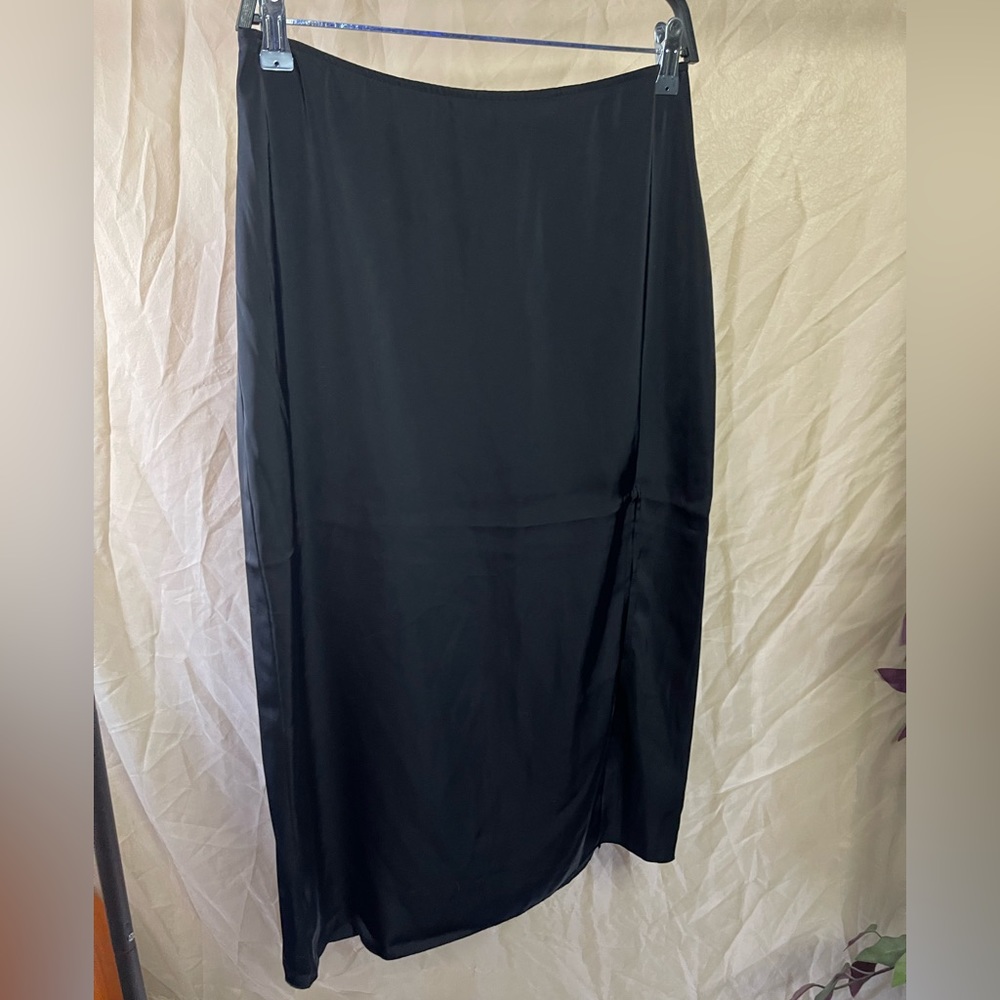 Midi skirt with side slit